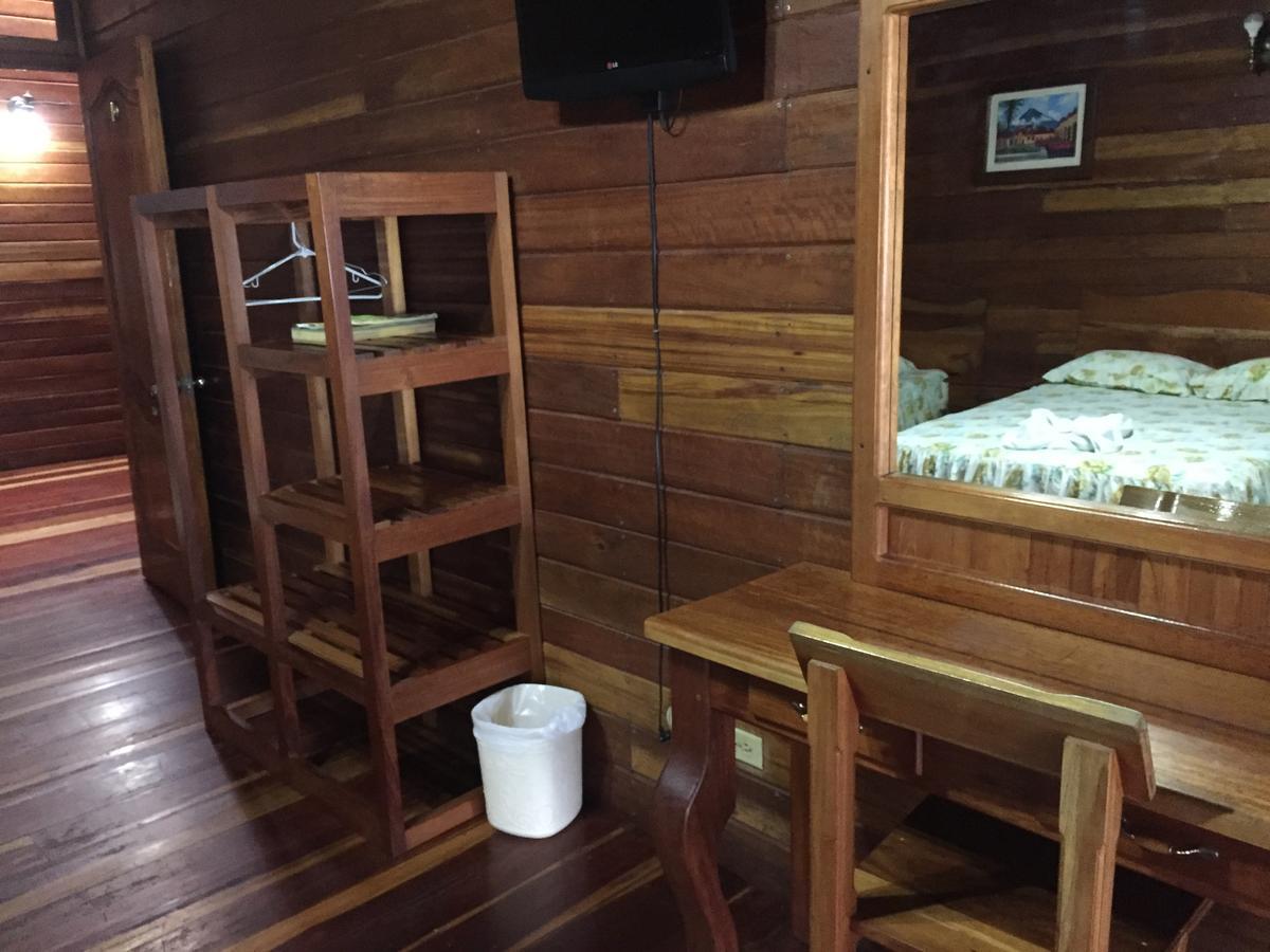 Hotel Y Restaurante El Muelle Ел Ремате Екстериор снимка