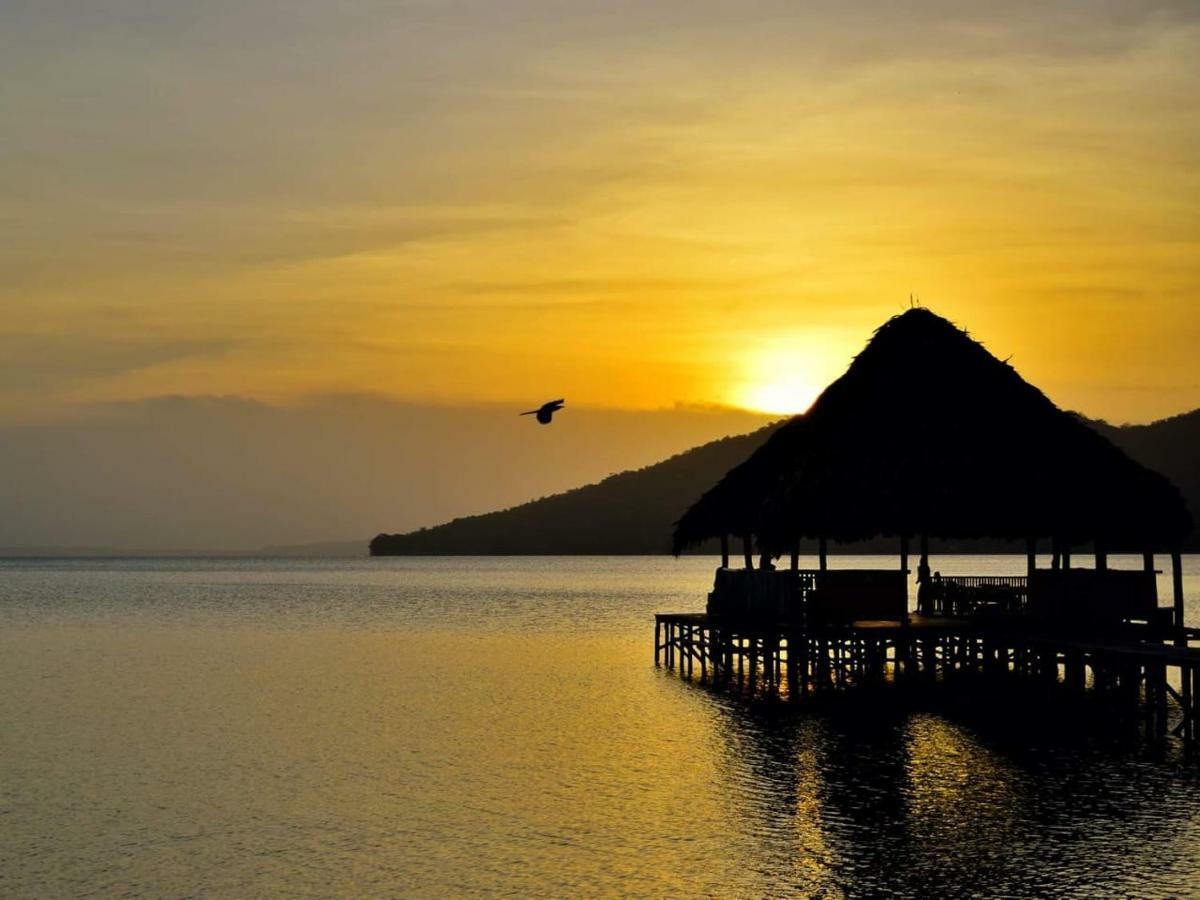 Hotel Y Restaurante El Muelle Ел Ремате Екстериор снимка